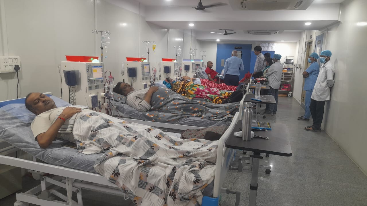 MD, DR. HEMANTH VISITED DIALYSIS CENTRE AND BLOOD CENTRE, KARKHANA - Image 3